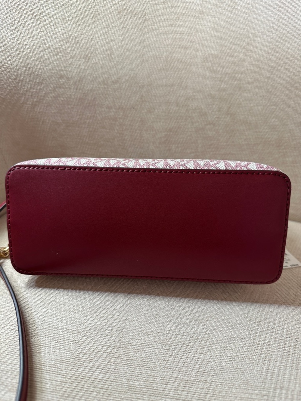 Michael Kors Wine and Pink Crossbody with Gold Chain Detail - Picture 9 of 10